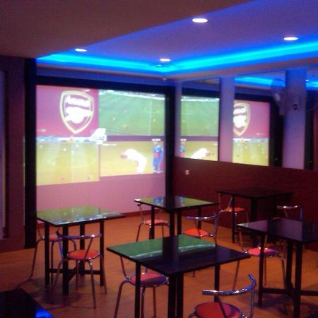 Green Leaf Inn Pontianak Luaran gambar