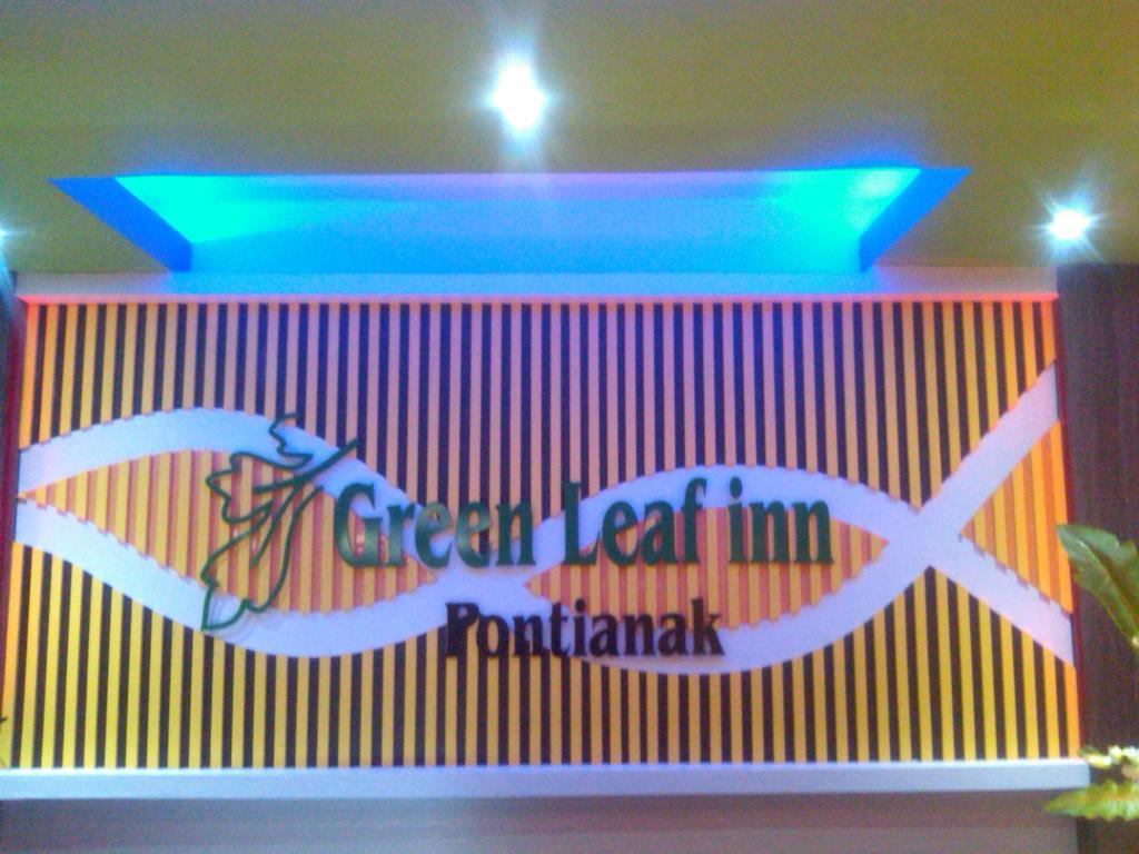 Green Leaf Inn Pontianak Luaran gambar