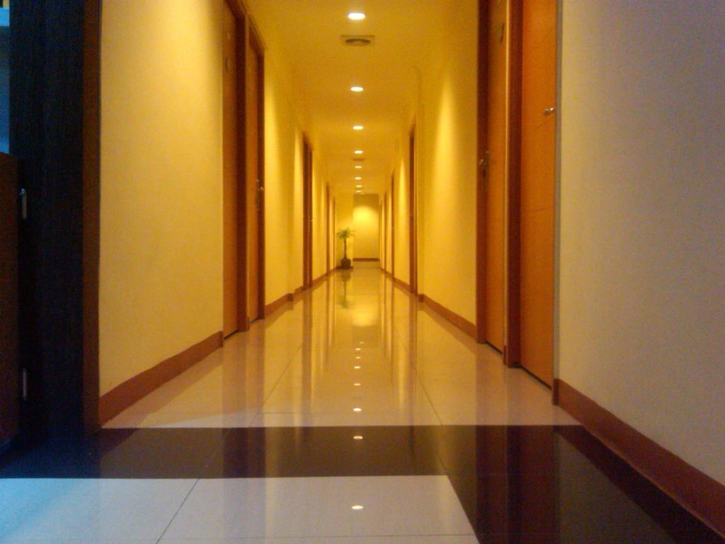 Green Leaf Inn Pontianak Luaran gambar