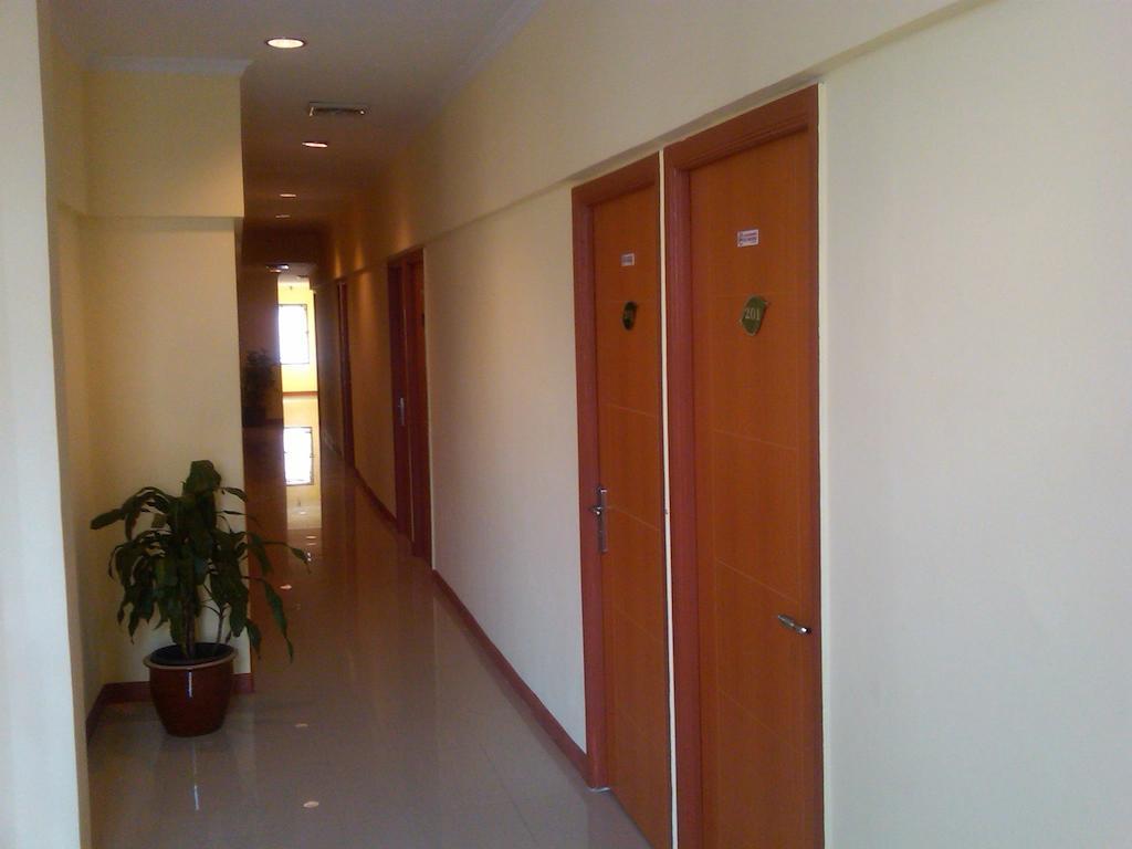 Green Leaf Inn Pontianak Luaran gambar