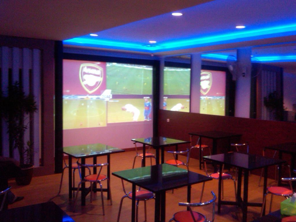 Green Leaf Inn Pontianak Luaran gambar