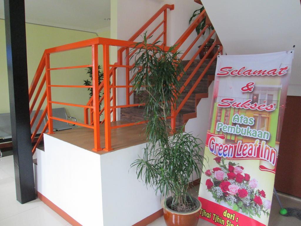 Green Leaf Inn Pontianak Luaran gambar