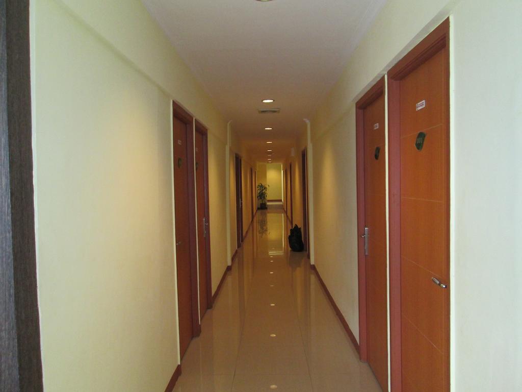 Green Leaf Inn Pontianak Luaran gambar