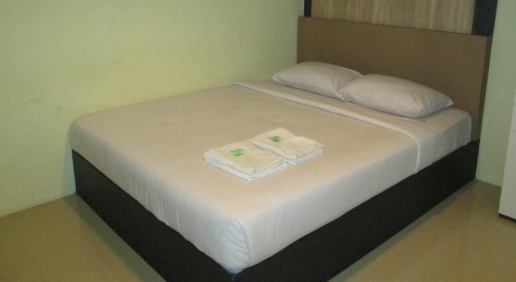 Green Leaf Inn Pontianak Luaran gambar