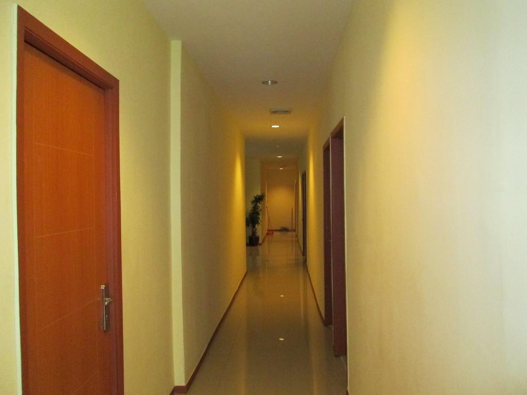Green Leaf Inn Pontianak Luaran gambar