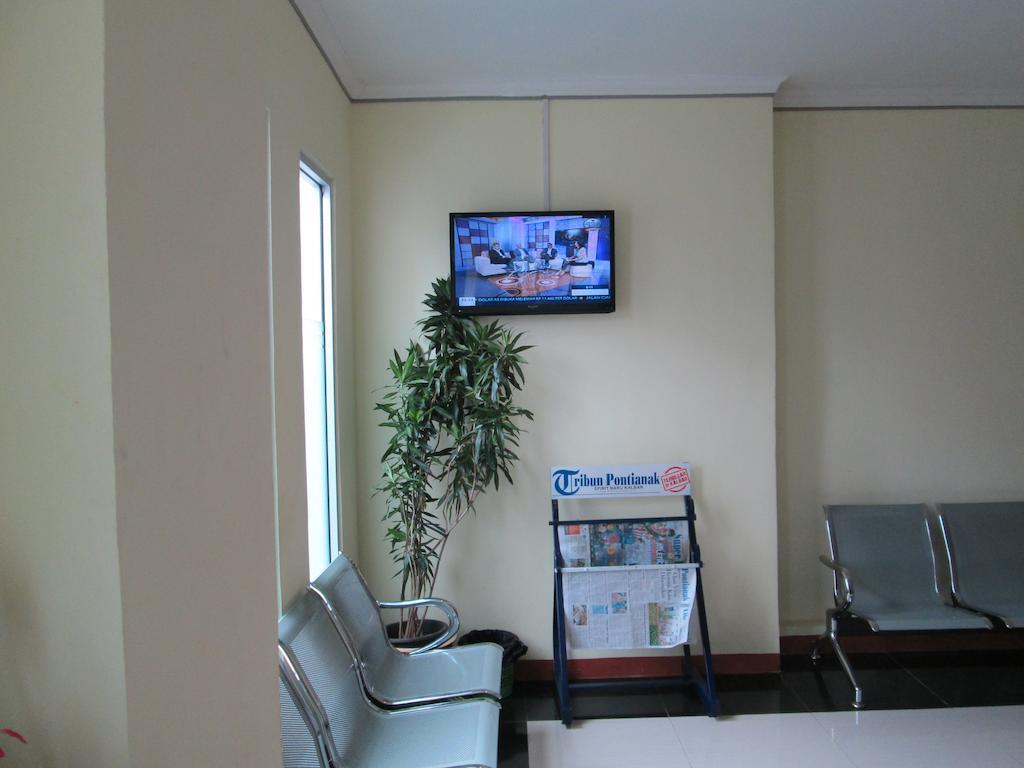 Green Leaf Inn Pontianak Luaran gambar